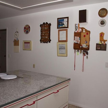Cozy Nest Bed & Breakfast YYC Exteriör bild